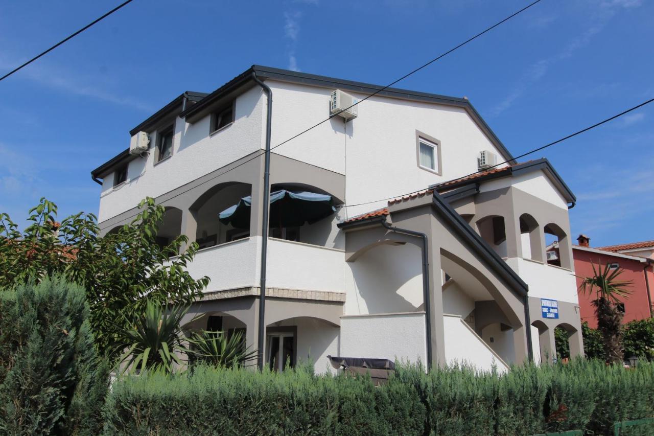 Apartments & Zimmer Jasmine Funtana Esterno foto