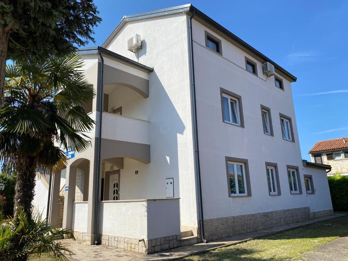 Apartments & Zimmer Jasmine Funtana Esterno foto