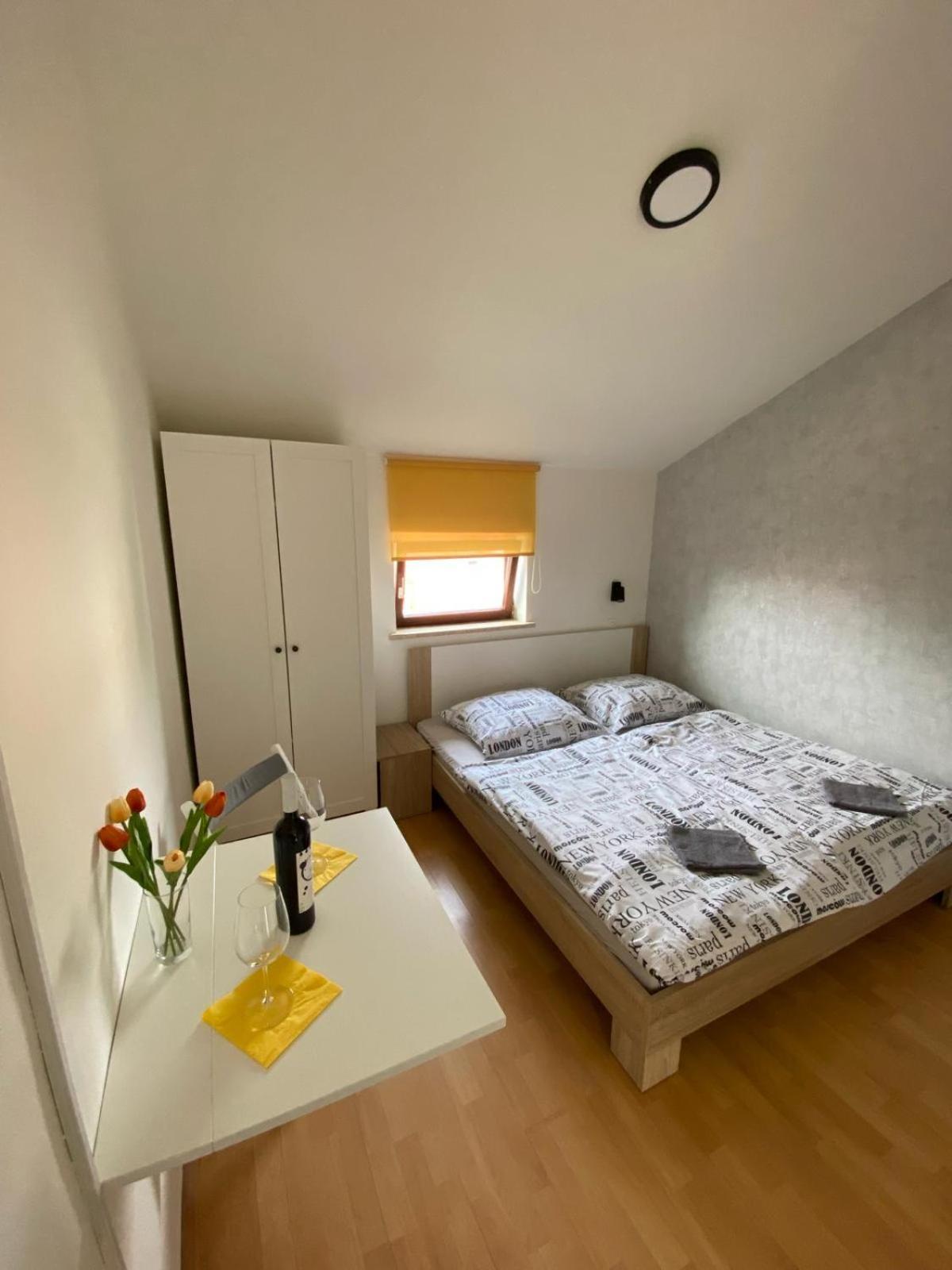 Apartments & Zimmer Jasmine Funtana Esterno foto